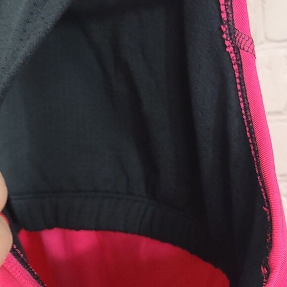 Women's UA Running Tank Pink Black Fitted Under Armour Sleeveless Top Shelf Bra - Picture 8 of 8